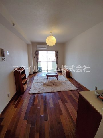 【居間・リビング】 | ユトリロつつじが丘 | 別部屋写真です。