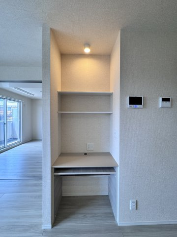 GRAMM奥海印寺WESTの内装|PCカウンター