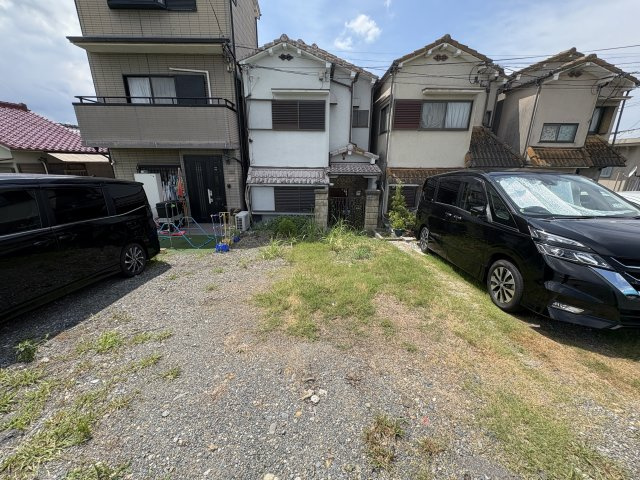 長岡京市久貝3丁目5-19貸家の駐車場