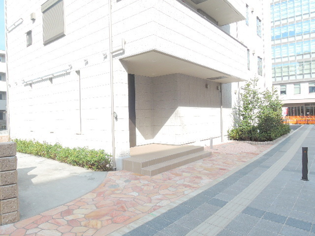 メゾンイナモト２のエントランス|マンション入り口部分