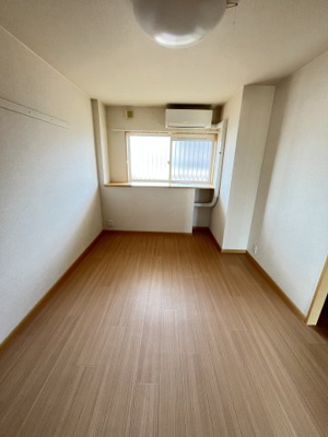 【洋室】 | フォレスト・ヴィラ