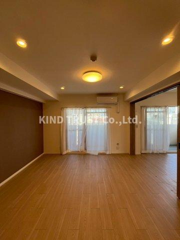 ノーブル南森町Ⅱ番館の居間・リビング|リビングです