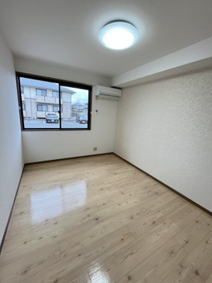 【洋室】 | ヴィラ西福原B棟