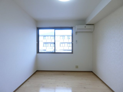 【洋室】 | ヴィラ西福原B棟