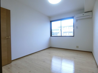 【洋室】 | ヴィラ西福原B棟