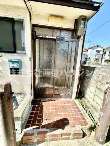 明美の里町テラスハウスのエントランス