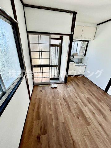 明美の里町テラスハウスの居間・リビング