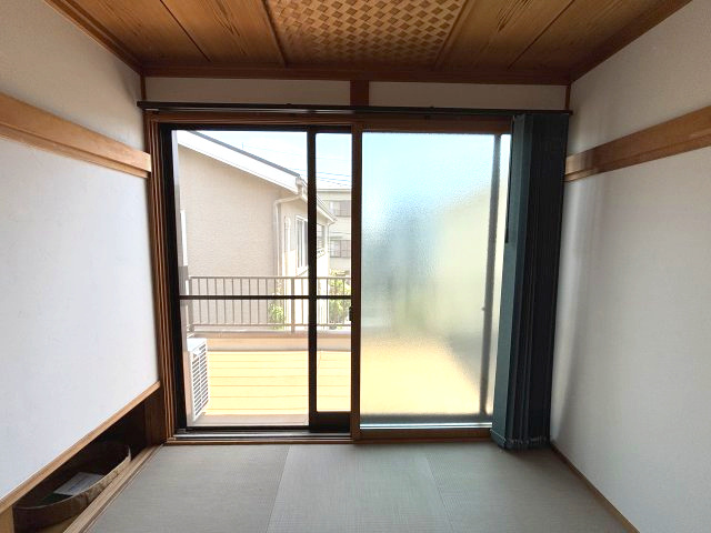 所沢市喜多町の内装|明るい室内です