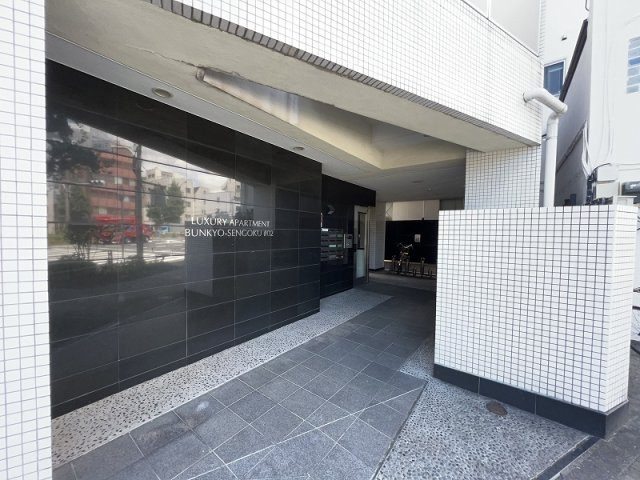 ラグジュアリーアパートメント文京千石02のエントランス