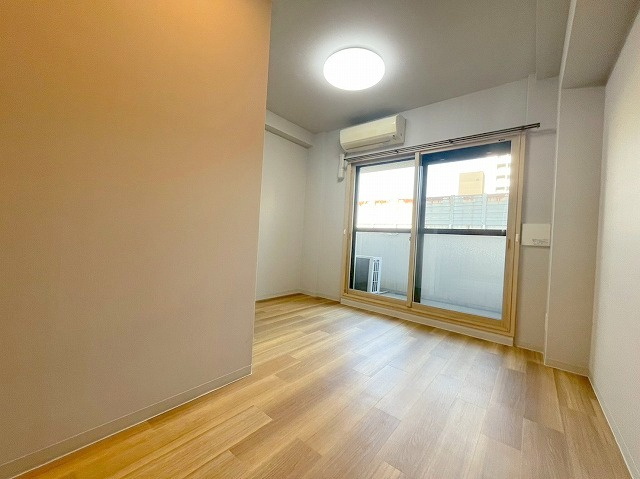 Re-be東三国の洋室