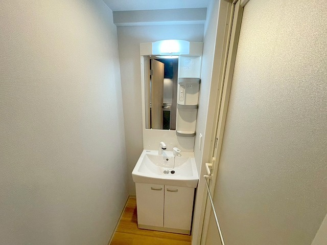 Re-be東三国の独立洗面台