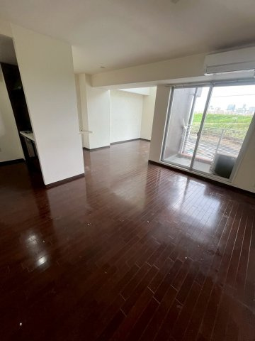 リバープレイス梅田北の居間・リビング