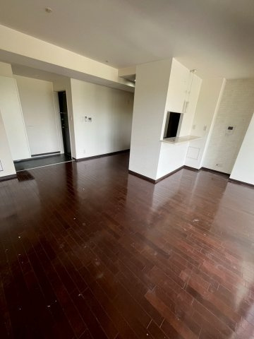 リバープレイス梅田北の居間・リビング