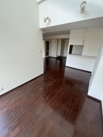 リバープレイス梅田北の居間・リビング