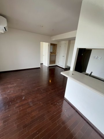 リバープレイス梅田北の居間・リビング