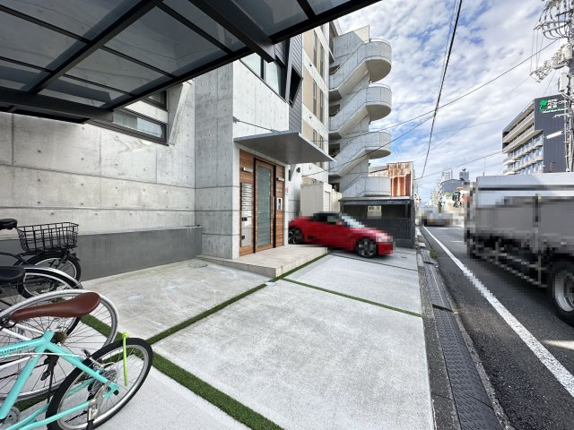 ファーストの駐車場