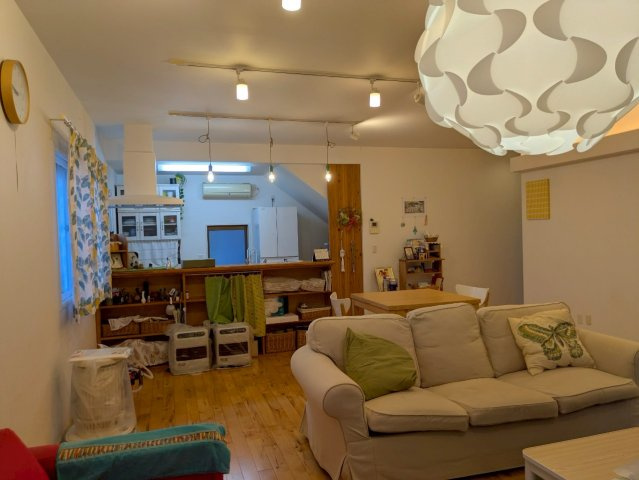 蒲生郡竜王町大字山之上の店舗事務所のロビー