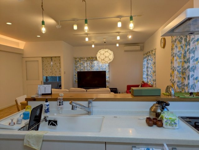 蒲生郡竜王町大字山之上の店舗事務所のロビー