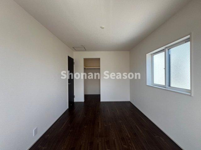 【洋室】 | 全室収納付きで、増えがちな学習用具・衣類や、季節家電なども、各部屋に収納でき便利ですよ。