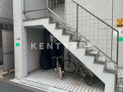 【エントランス】 | マメゾン | 清潔なエントランスです