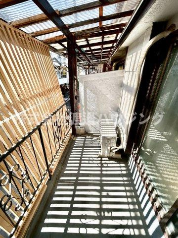 サウナのある家のバルコニー