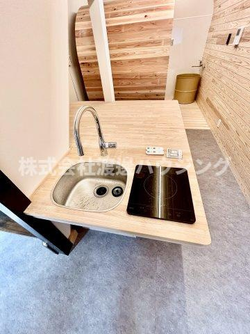 サウナのある家のキッチン