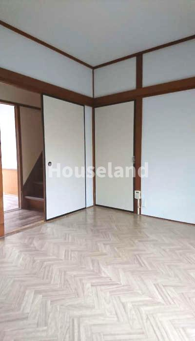 鳴神戸建の洋室