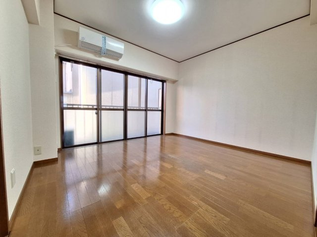 リバーフィールドマンションの居間・リビング|洋室8帖