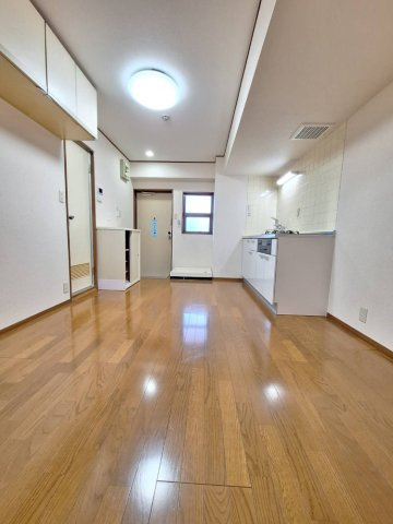 リバーフィールドマンションの居間・リビング|7.5帖ダイニングキッチン
