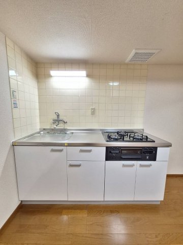 リバーフィールドマンションのキッチン|ガス3口グリル付キッチン