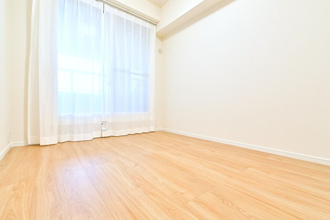 【洋室】 | シティパル春日セントレ | 各部屋にはクローゼットを完備しています！収納が多いお家はすっきりして快適空間です