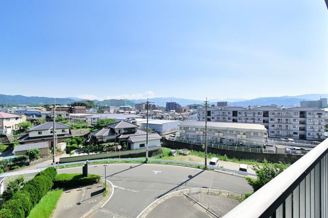 【展望】 | シティパル春日セントレ | 前面はさえぎる高層ビルもなく、美しい青空の眺望が広がります