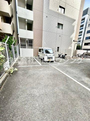 ライブステーション江坂の駐車場