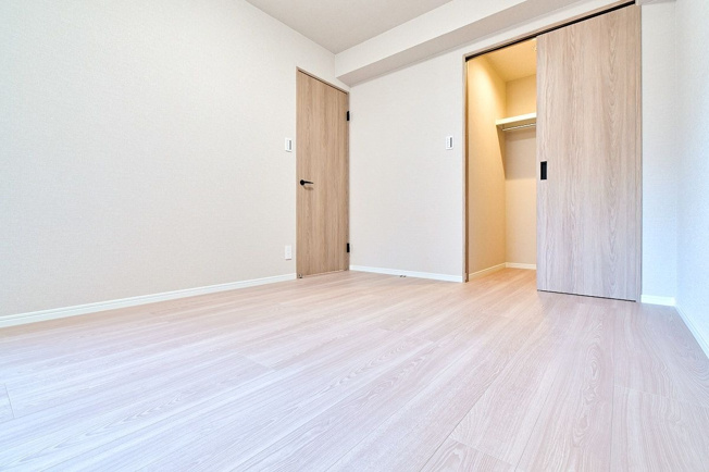 【収納】 | 藤和薬院コープ | 洋室は明るく採光がとれ、大容量のウォークインクローゼットがあります