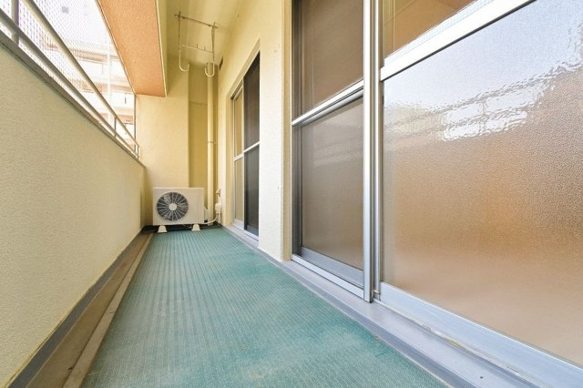 【バルコニー】 | 藤和薬院コープ | 南東向きのバルコニーは陽当り良好で、たっぷりのお洗濯物もよく乾きます