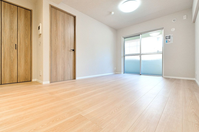 【居間・リビング】 | 藤和薬院コープ | 広々とした空間は南側バルコニーに面しているため、太陽の明かりを感じることが出来ます