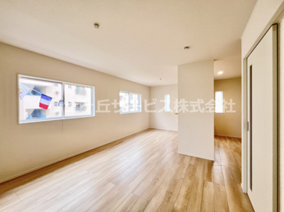 【居間・リビング】 | 富士市川成島 3期 新築一戸建て 1号棟 | ゆったり過ごせる居間です