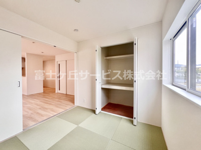 【和室】 | 富士市川成島 3期 新築一戸建て 1号棟 | リビング横の4.5帖の和室です