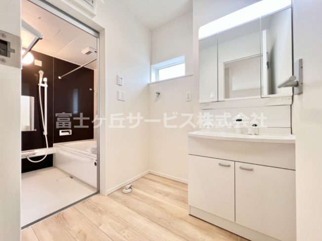 【脱衣所】 | 富士市川成島 3期 新築一戸建て 1号棟 | 脱衣場です