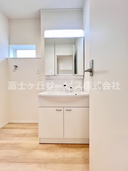 【独立洗面台】 | 富士市川成島 3期 新築一戸建て 1号棟 | 独立洗面化粧台が付いています