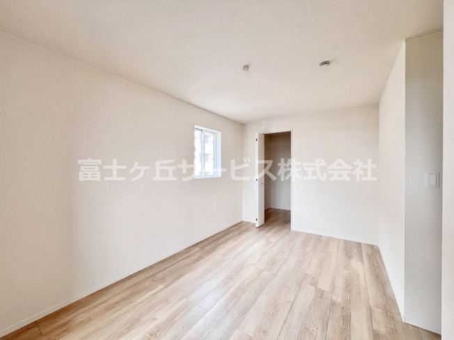 【寝室】 | 富士市川成島 3期 新築一戸建て 1号棟 | 8帖の寝室です