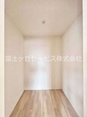 【収納】 | 富士市川成島 3期 新築一戸建て 1号棟 | 2帖のウォークインクローゼットです