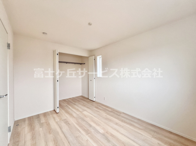 【洋室】 | 富士市川成島 3期 新築一戸建て 1号棟 | 6帖の洋室です