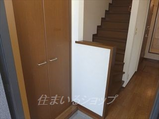 広島市安佐北区落合南４丁目のアパートの玄関