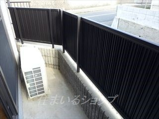 広島市安佐北区落合南４丁目のアパートの庭