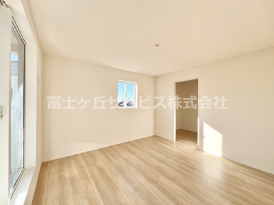 【寝室】 | 富士市中里 9期 新築一戸建て 1号棟 | 8帖の寝室です
