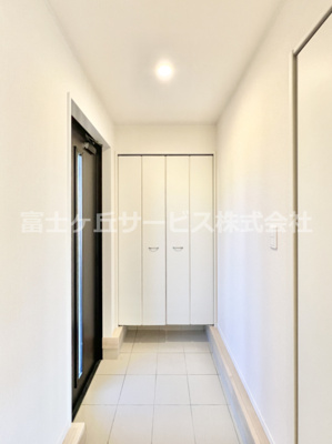 【玄関】 | 富士市中里 9期 新築一戸建て 1号棟 | きれいな玄関です