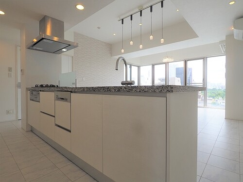 オープンレジデンシア南青山ウエストテラスの設備|ビルトイン3口ガスコンロ・グリル、食洗器、浄水器設備