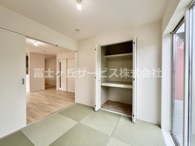 【和室】 | 沼津市東椎路 6期 新築一戸建て | リビング横の4.5帖の和室です