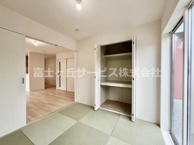 【和室】 | 沼津市東椎路 6期 新築一戸建て | リビング横の4.5帖の和室です